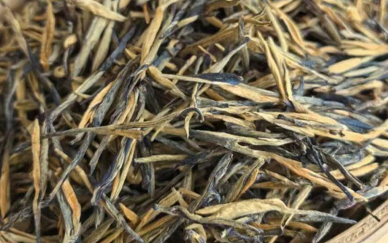 老年茶客福音！秋蓉號滇红 2 号适配上火体质​